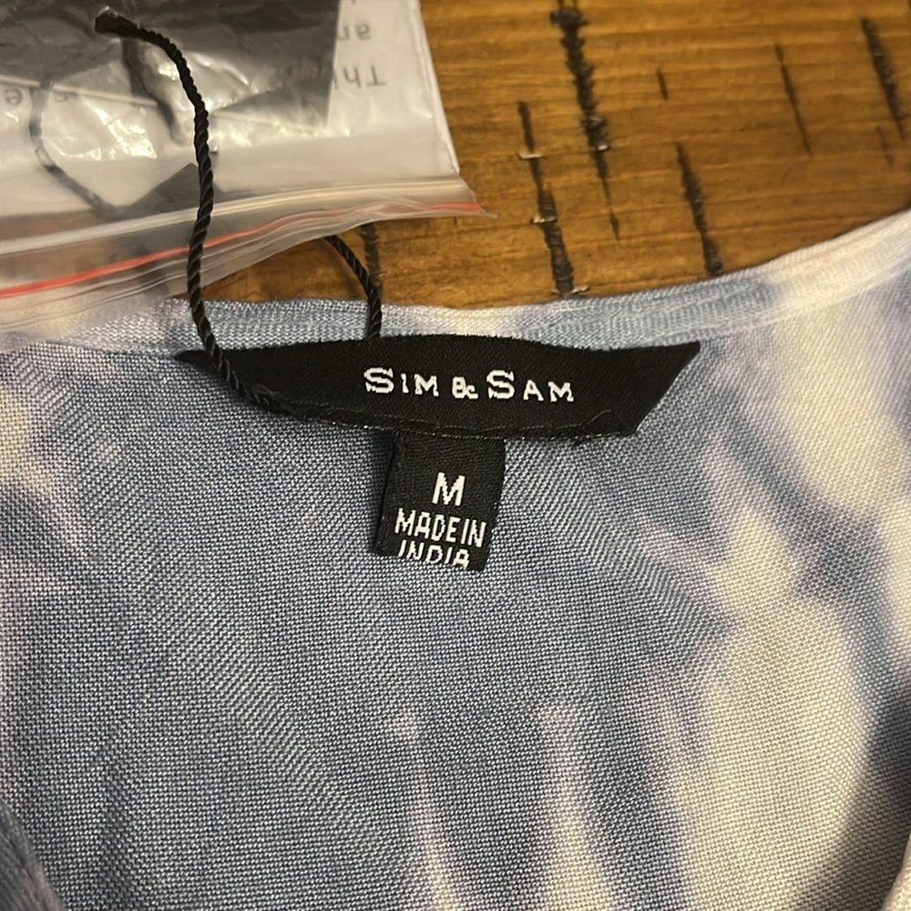 Women’s Sim & Sam Top. - Picture 2 of 2